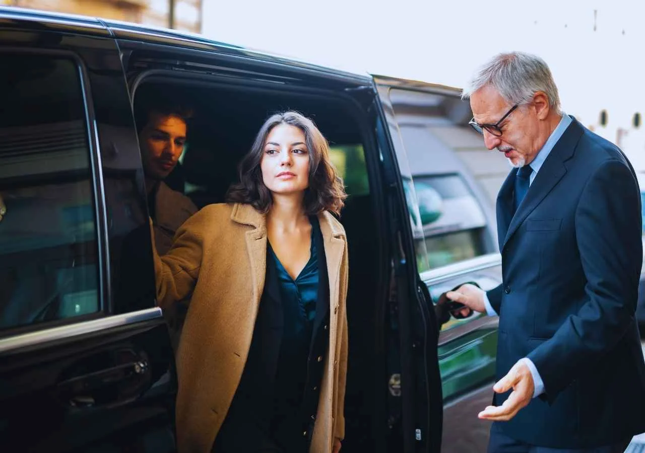 Star cars weybridge Airport Transfers